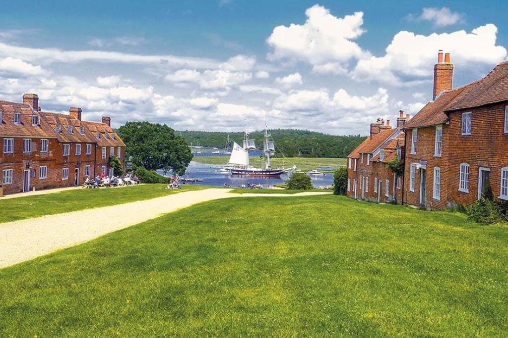 Stunning Luxury Apartment In Central Lymington Luaran gambar